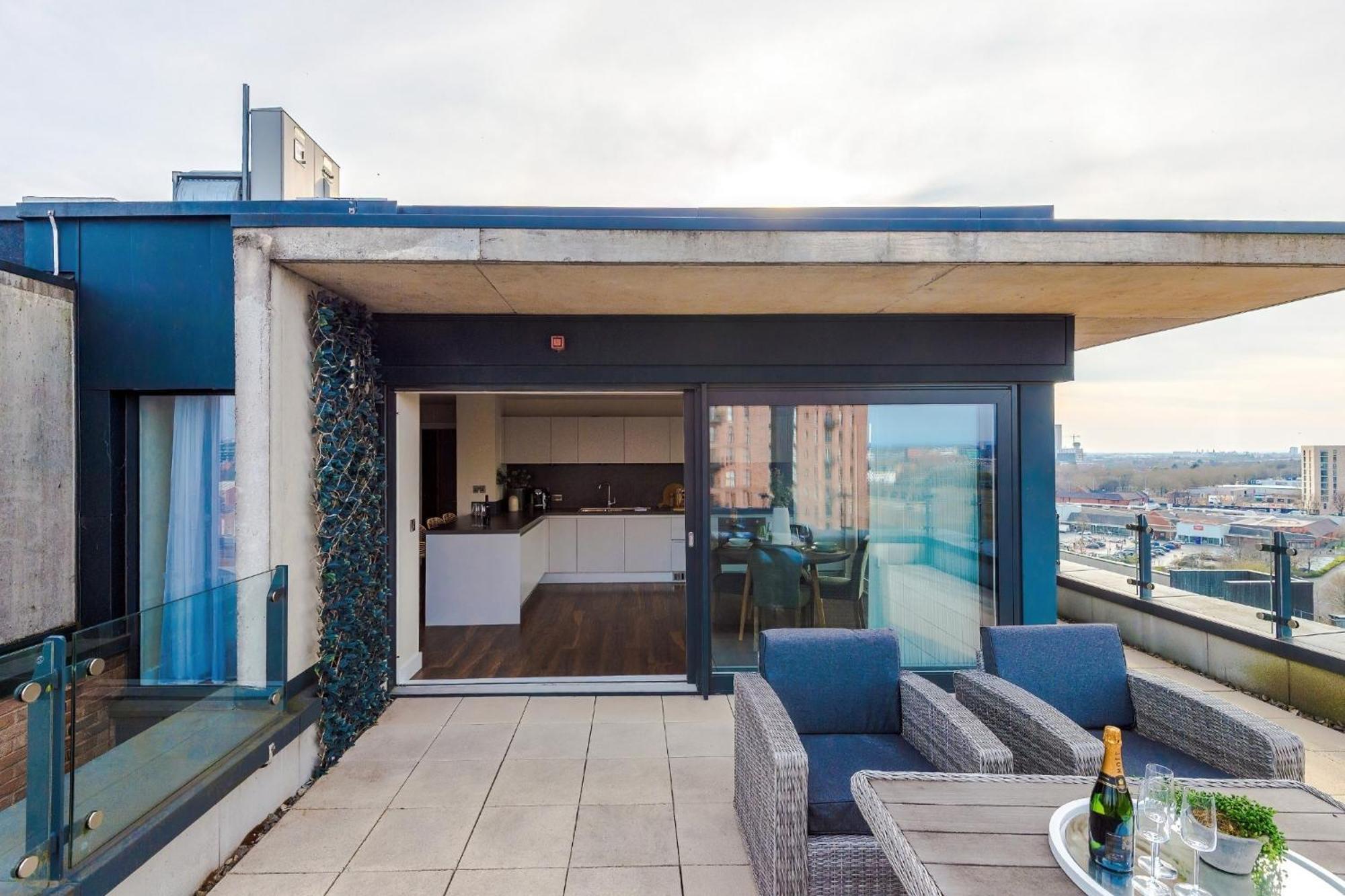 The Irwell Penthouse Skyline Apartment
