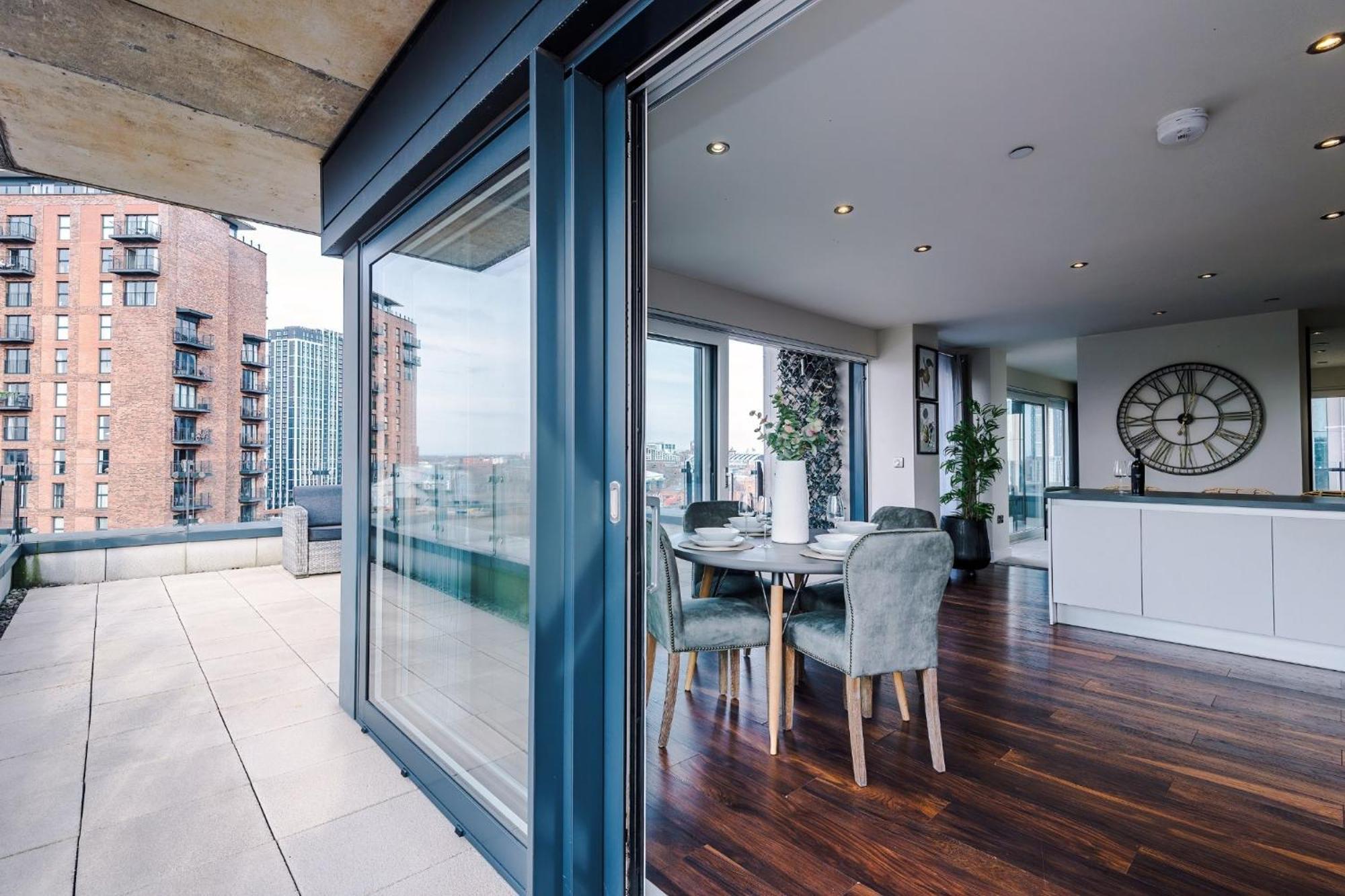 The Irwell Penthouse Skyline Apartment